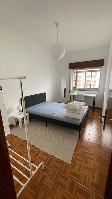 Quartos Amplos Para Arrendar - Barreiro/Lavradio - Despesas Incluídas