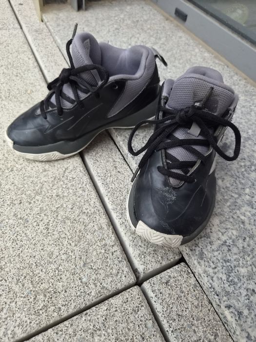 Sapatilhas de basquetebol adidas 32