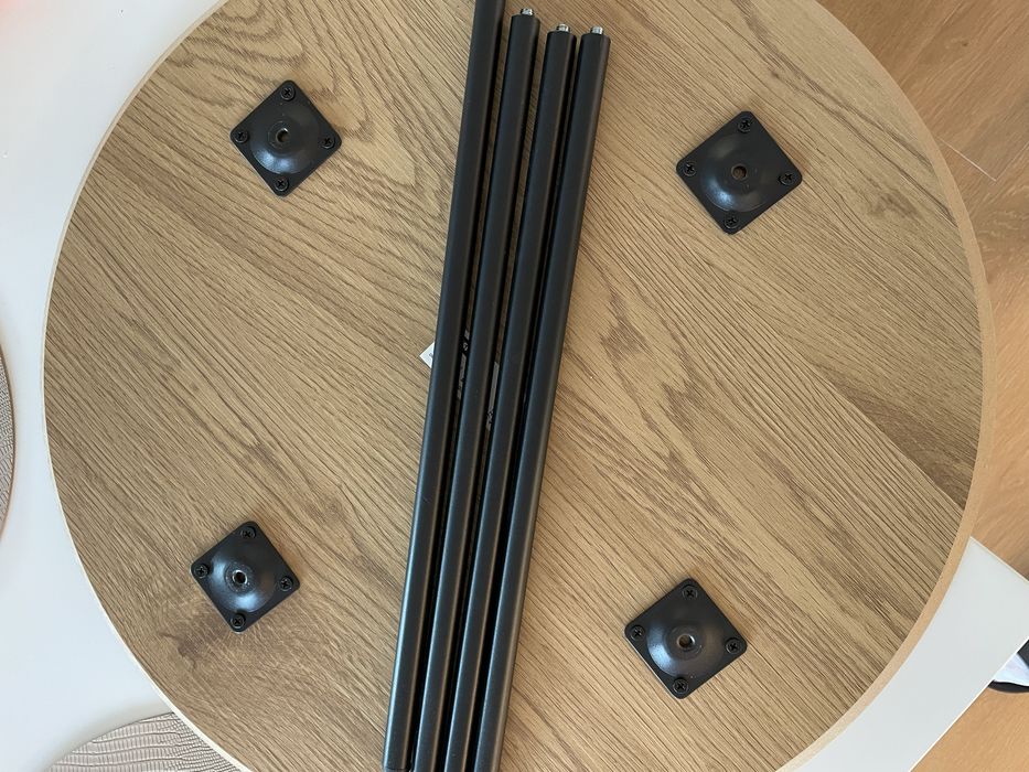 Mesa de apoio redonda.