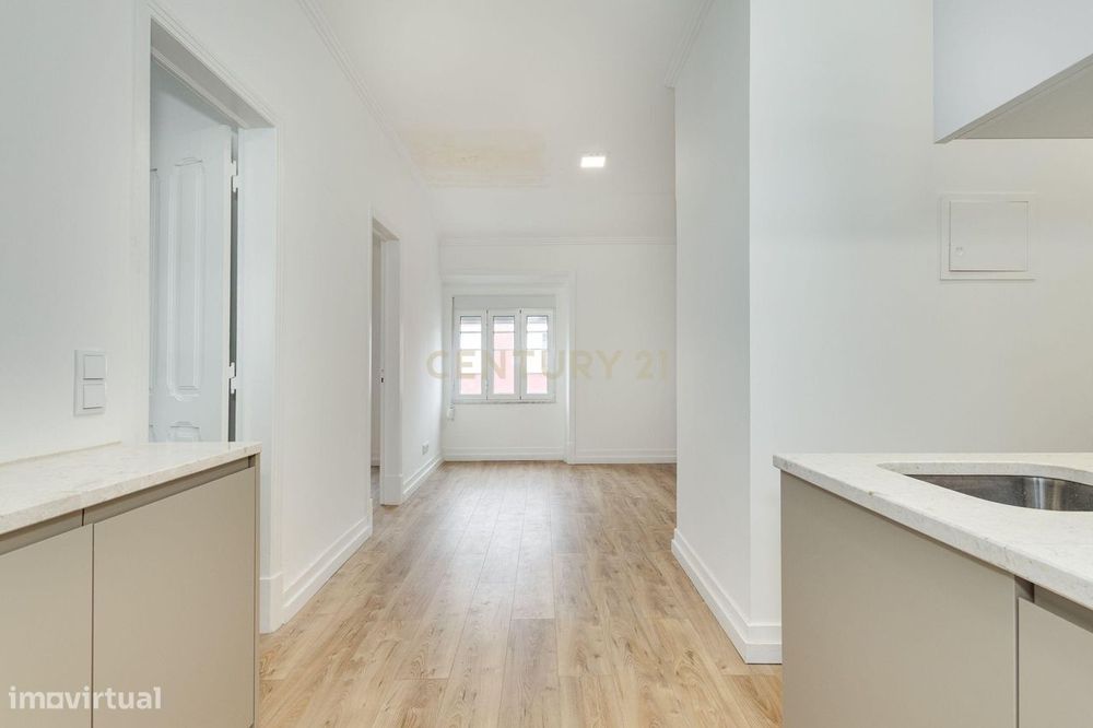 Apartamento T2, totalmente renovado.