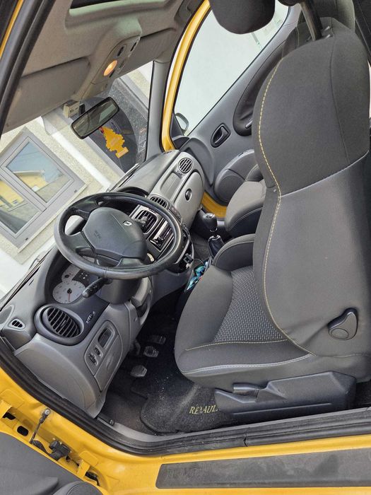 Renault mégane coupe amarelo
