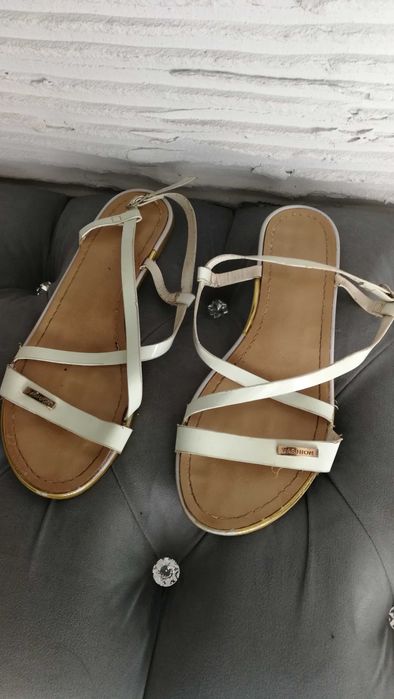 Buty letnie damskie 2 pary za 30zl rozm. 39