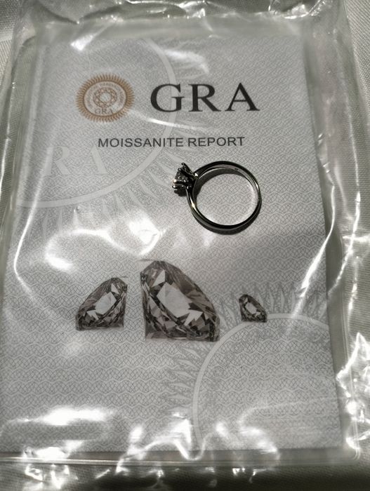 Pierścionek z Moissanitem diamentem syntetycznym 1ct