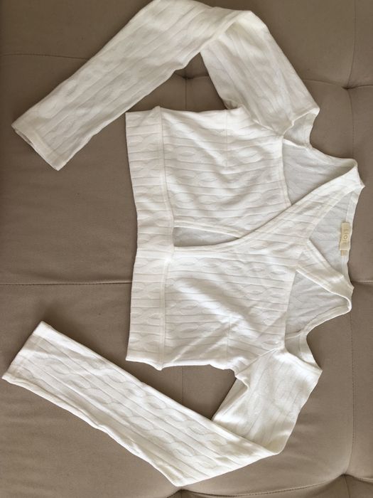 Укороченный лонгслив с вырезами от Lior