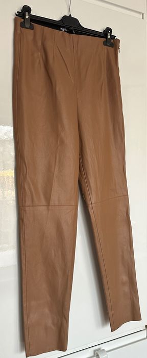 Zara karmelowe brązowe spodnie eko skóra zamek