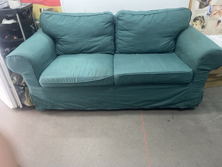 1 sofa  de 2 lugares