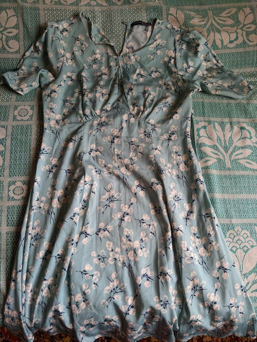 Речі пакетом джинси, шорти, бріджи, плаття.