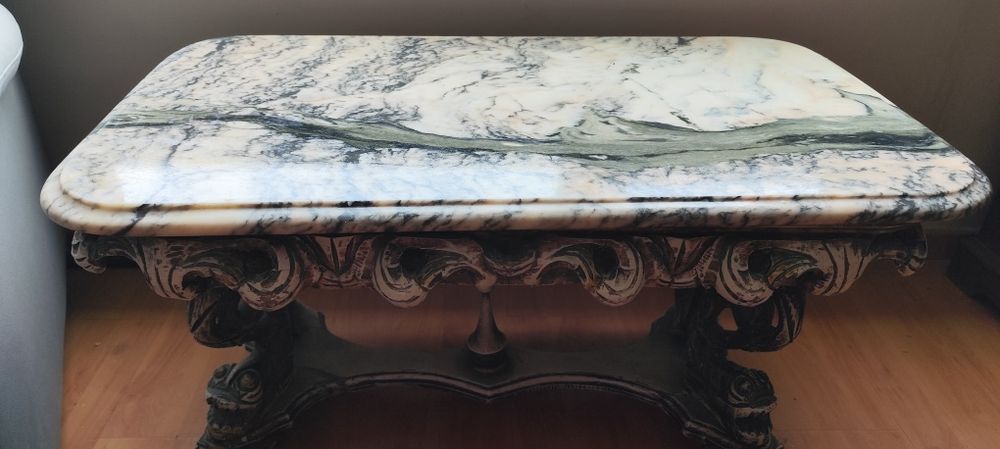 Mesa com tampo mármore