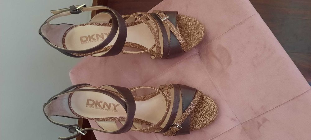 Sandalias  em pele  tamanho  38 Dona Karan DKNY