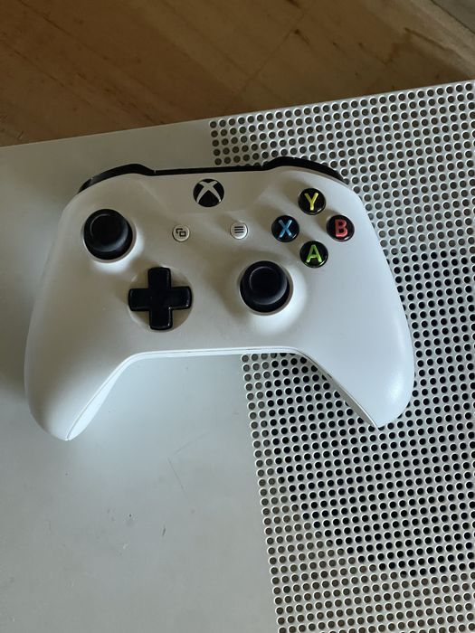 Xbox one S 1TB.
