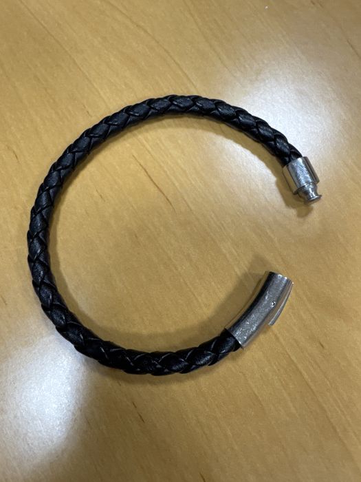 Pulseira em Couro Trançado Preto – Estilo Masculino