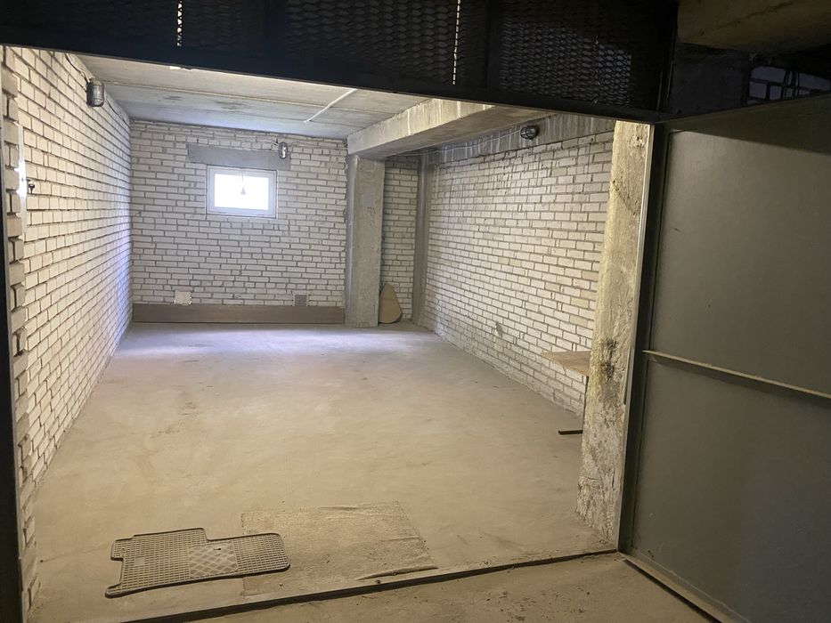 Оренда цегляного Гаража в багатоповерховому кооперативі