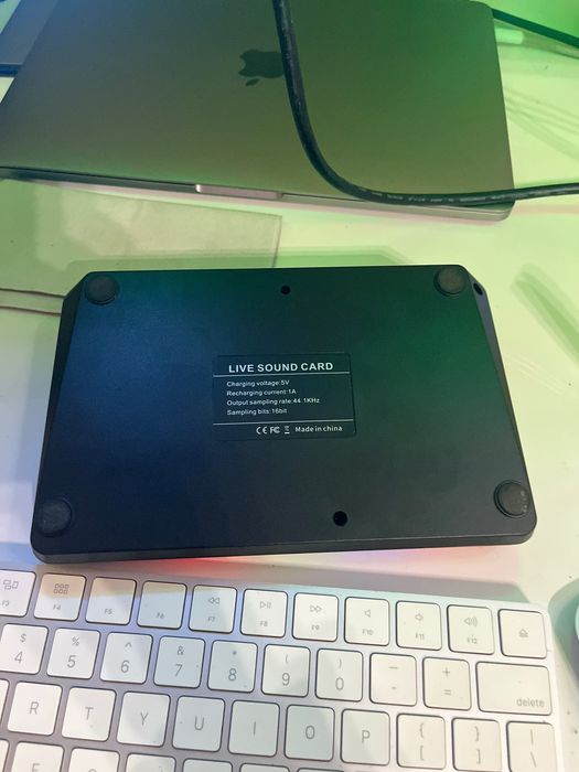 Placa de Som / Mesa de Mistura Externa Bluetooth para Streaming, Podcast e Gaming (F998 / Live Sound Card) – Como Nova