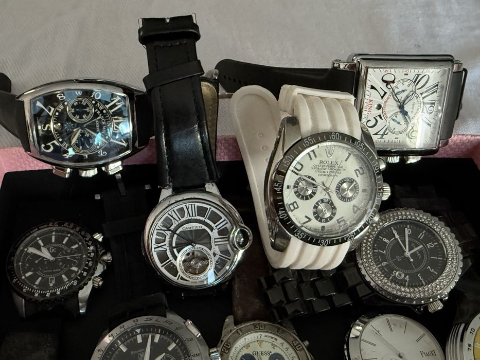 Pack com 19 Relógios para colecionador.