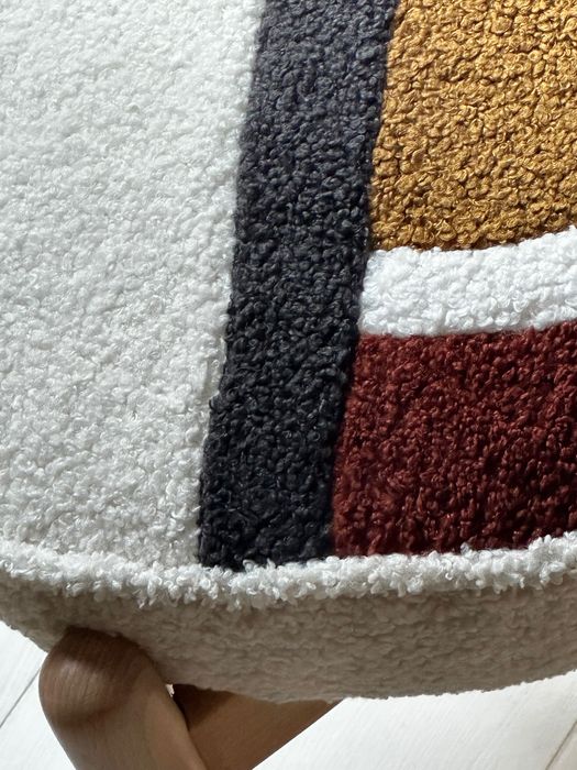 Podnóżek z lat 70. z poduszką - unikat po renowacji - bouclé