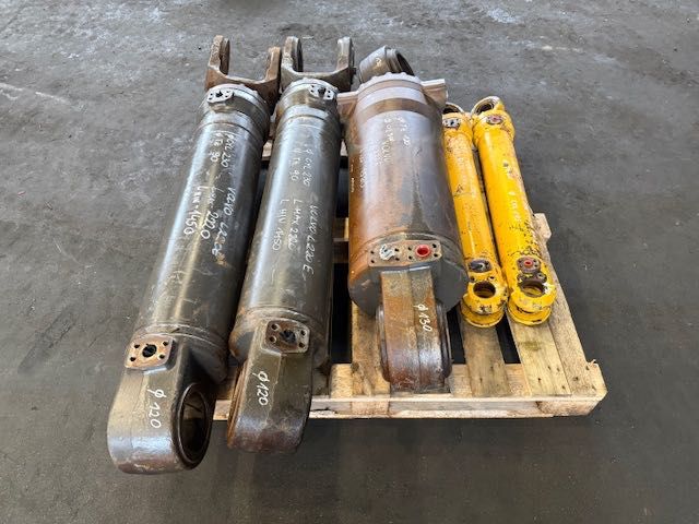 Volvo L 220 E USED HYDRAULIC CYLINDER komplet siłowników do ładowarki