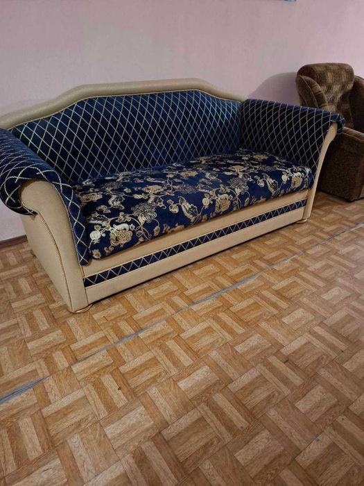 Продаётся диван. Состояние очень хорошее.