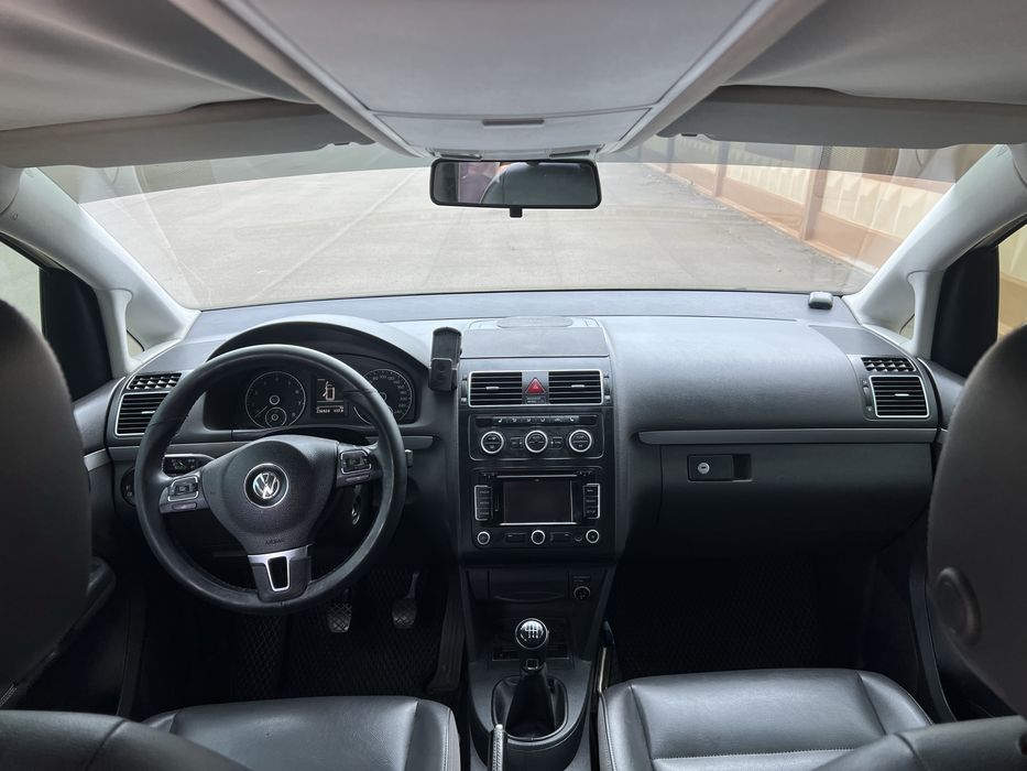 VW TOURAN 2012 1.4 газ метан/бензин