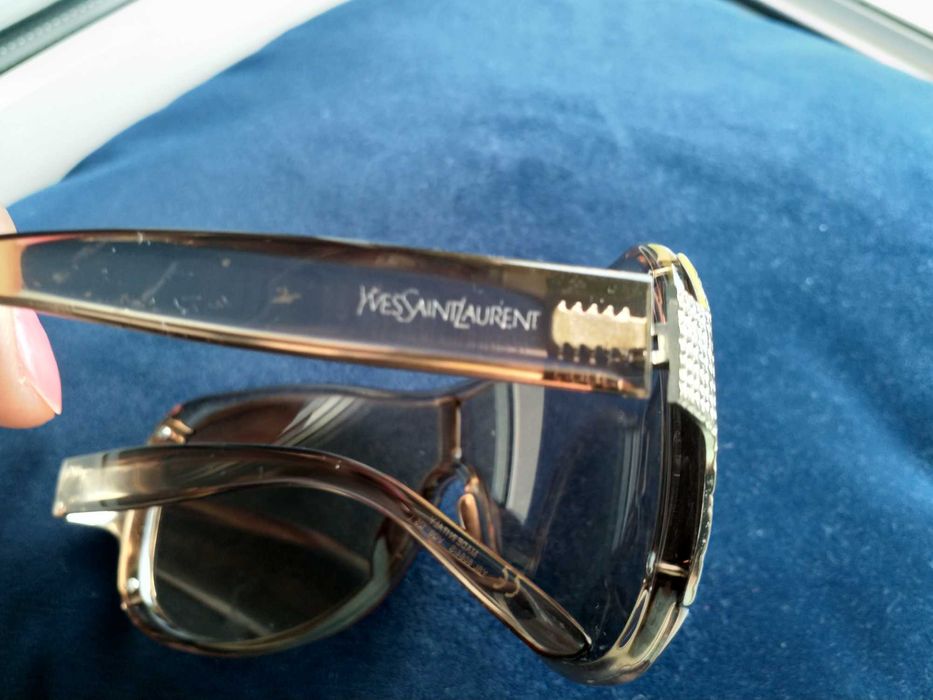 Oryginalne okulary damskie Yves Saint Laurent.