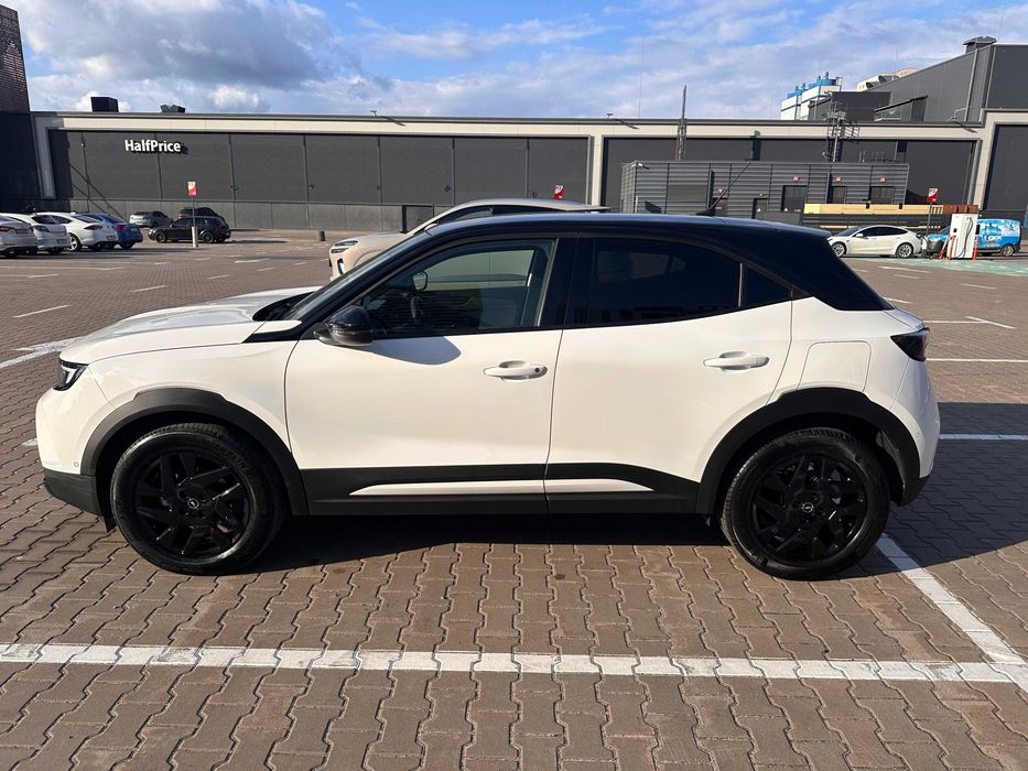 Продаю авто Opel Mokka 2023