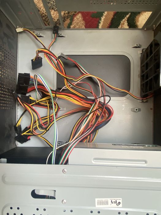 Корпус,блок питания,дисковод