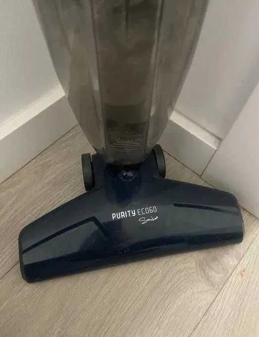 Aspirador vertical e funcional