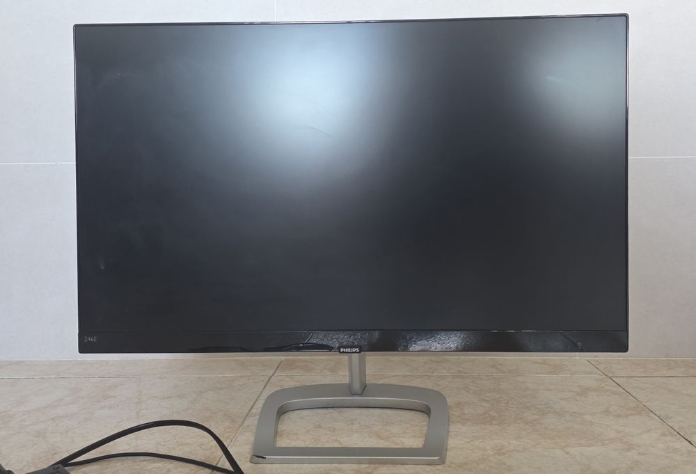 Monitor Philips 246E - Excelente estado (HDMI / DVI / VGA)