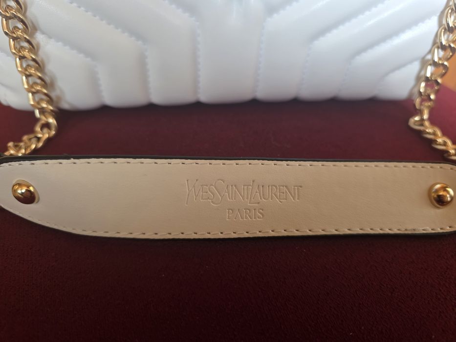 Torebka damska YSL w kolorze białym logowana i pasek logowany