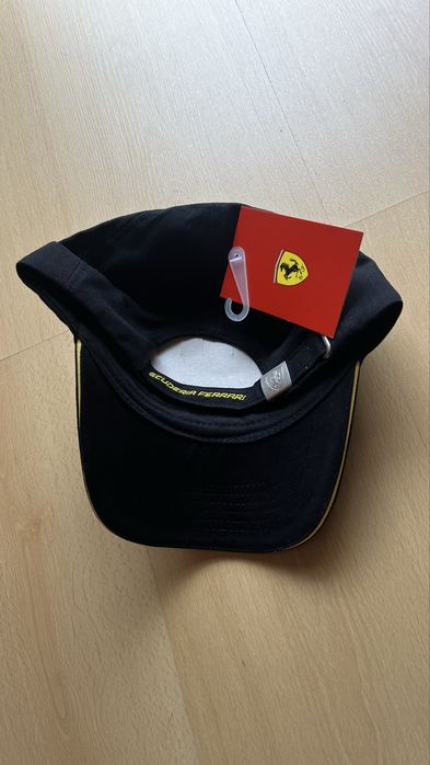 Boné Ferrari vermelho/preto (NOVO)