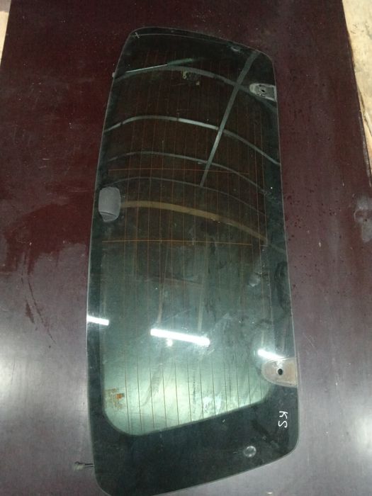 Скло кришки багажника Кіа Соренто 2002-2009 Скло ляди Kia sorento