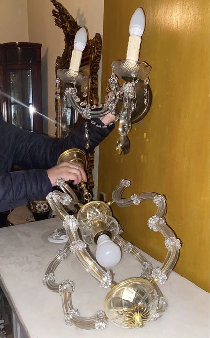 Dois candeeiros em cristal, um de teto e outro aplique de parede