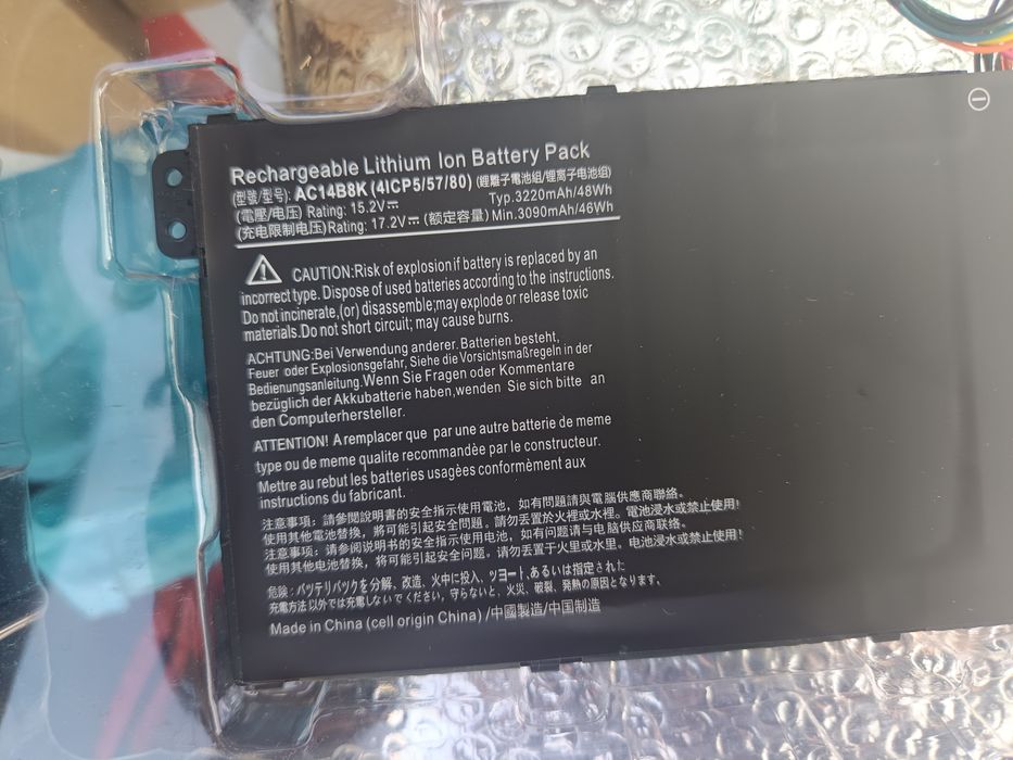 bateria de portátil de iões de lítio recarregável da marca Acer, modelo AC14B8K.