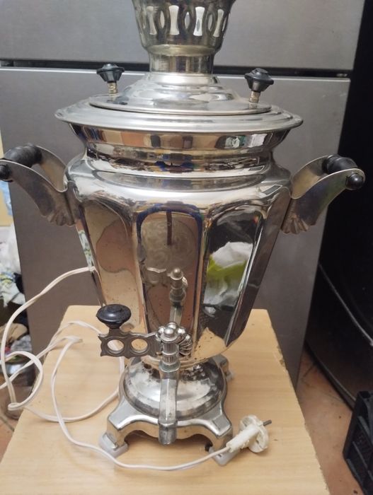 Продам самовар електричний.