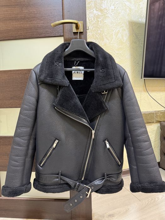 Дублёнка Zara чёрная.