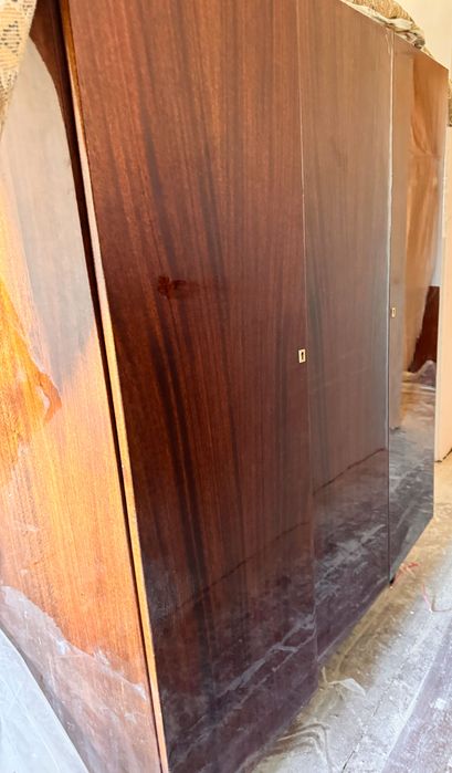 Шафа дуже вмістима та міцна, в гарному стані