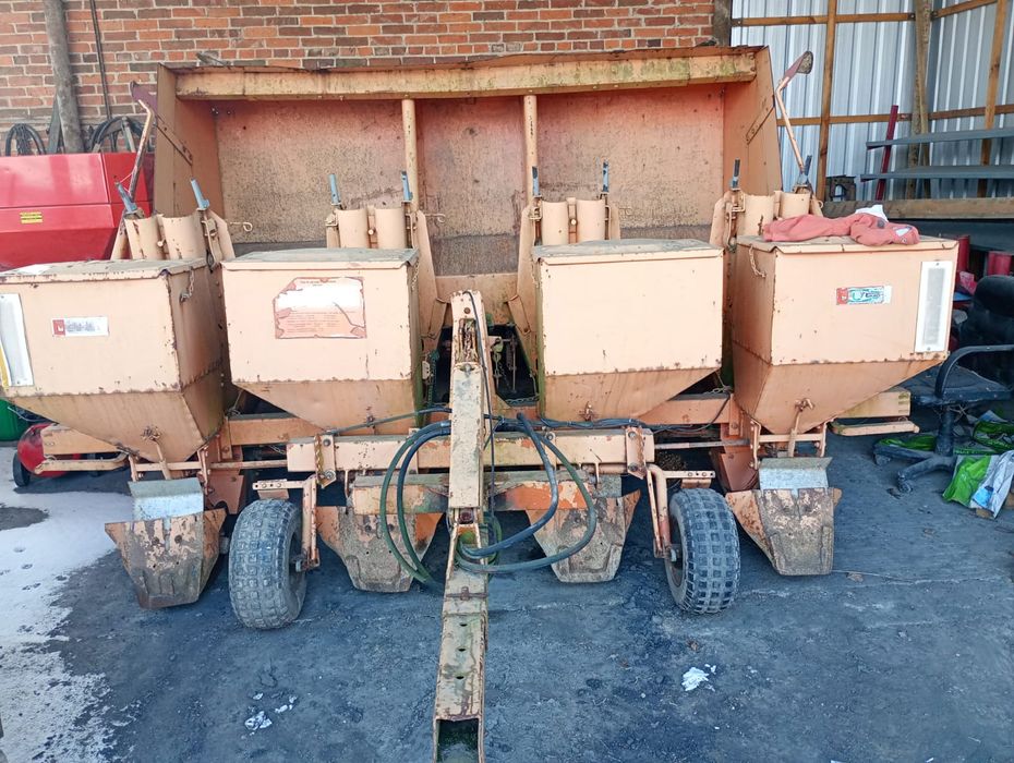 Sadzarka do ziemniaków 4x75 (4x90) underghaug, kverneland nie grimme.