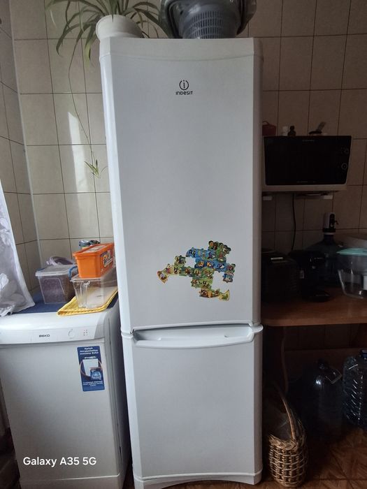 Хололильник Indesit