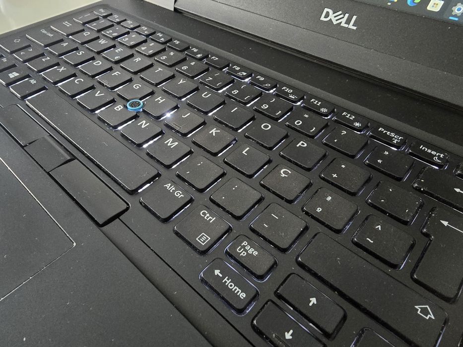 Dell E5590 i5 8th 12gb/480Gb +/- 4 horas de autonomia