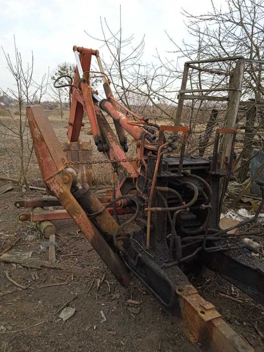 Экскаваторная  установка с отвалом от трактора ЮМЗ