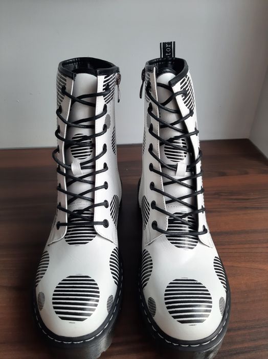 583 NOWE białe trapery a'la Martens w grochy 41