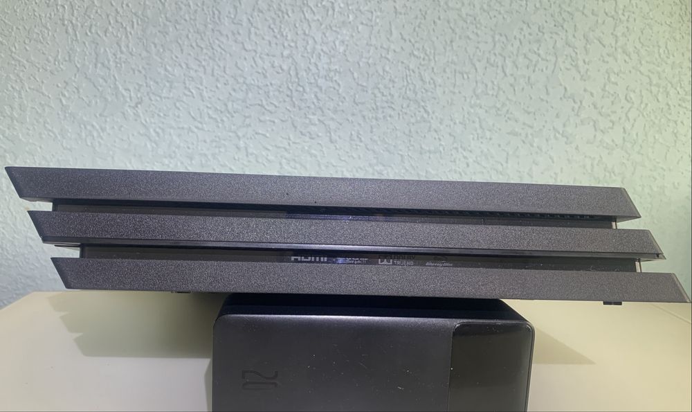 Sony PlayStation 4 PRO (PS4 RRO)