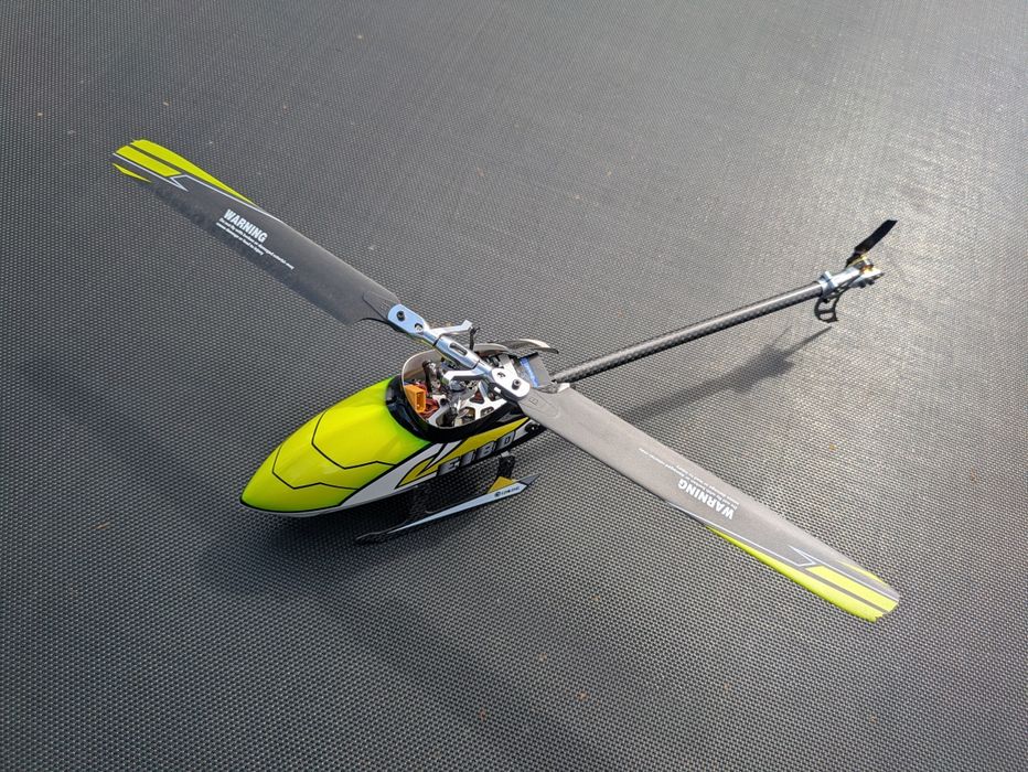 Вертоліт на радіокеруванні Eachine E180