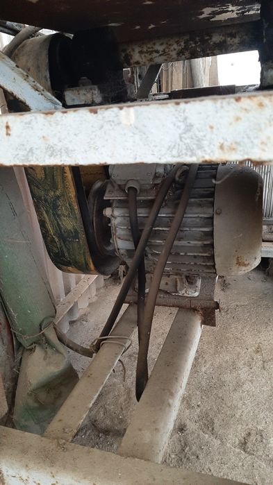 Sprzedam elektryczną  piłę stołową na prąd 3 fazowyo