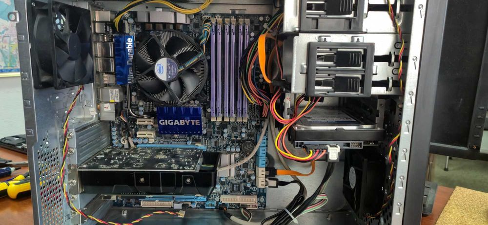 Системні блоки i7-950/GA-X58A-UD3R/12ГБ DDR3/FX1800/SSD250/HDD500