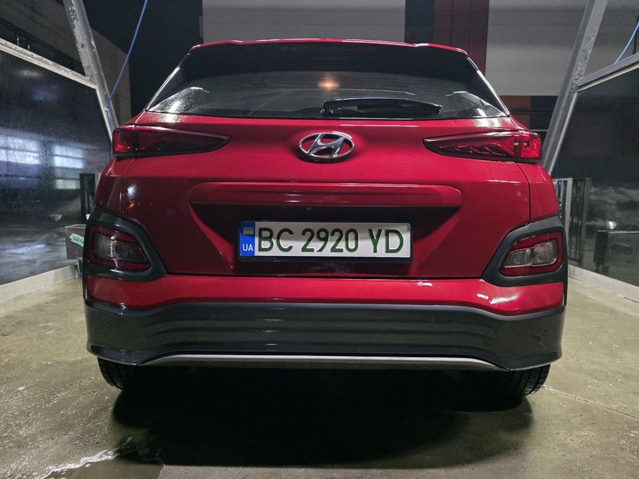 Hyundai kona electric 2019 рік, 64кв, 140000 гарна комплектація