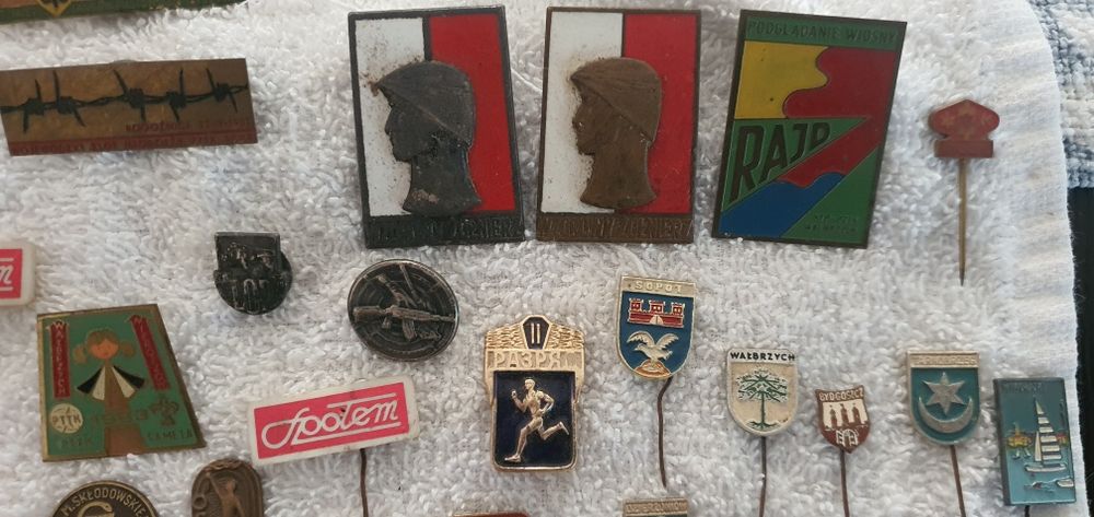 Odznaki przypinki z czasów PRL