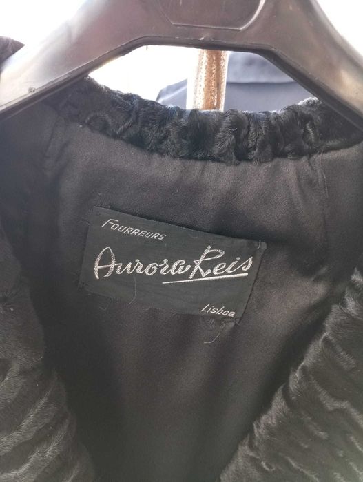 Casaco Curto Astracã / Astrakan Preto - Elegante Etiqueta Aurora Reis