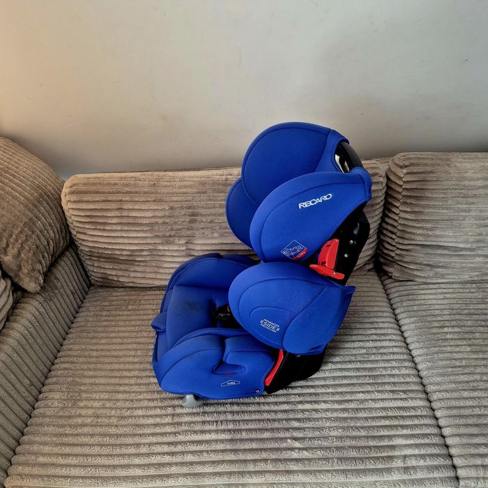 Fotelik dziecięcy samochodowy RECARO Young Sport Hero 9-36kg Niebieski