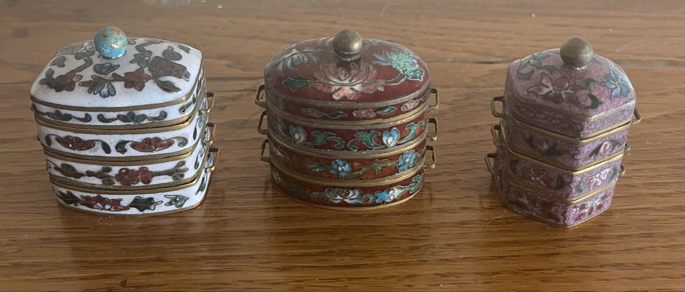 3 Caixas chinesas cloisonné empilháveis vintage (latão e esmalte)