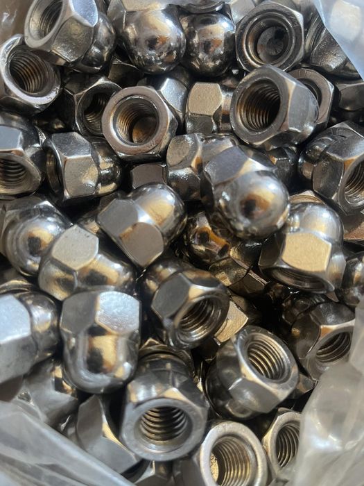 Гайки колпачковые